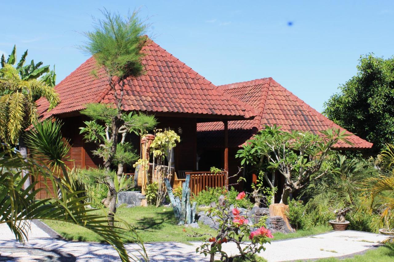 Bamboo Bungalows Batununggul Exterior foto